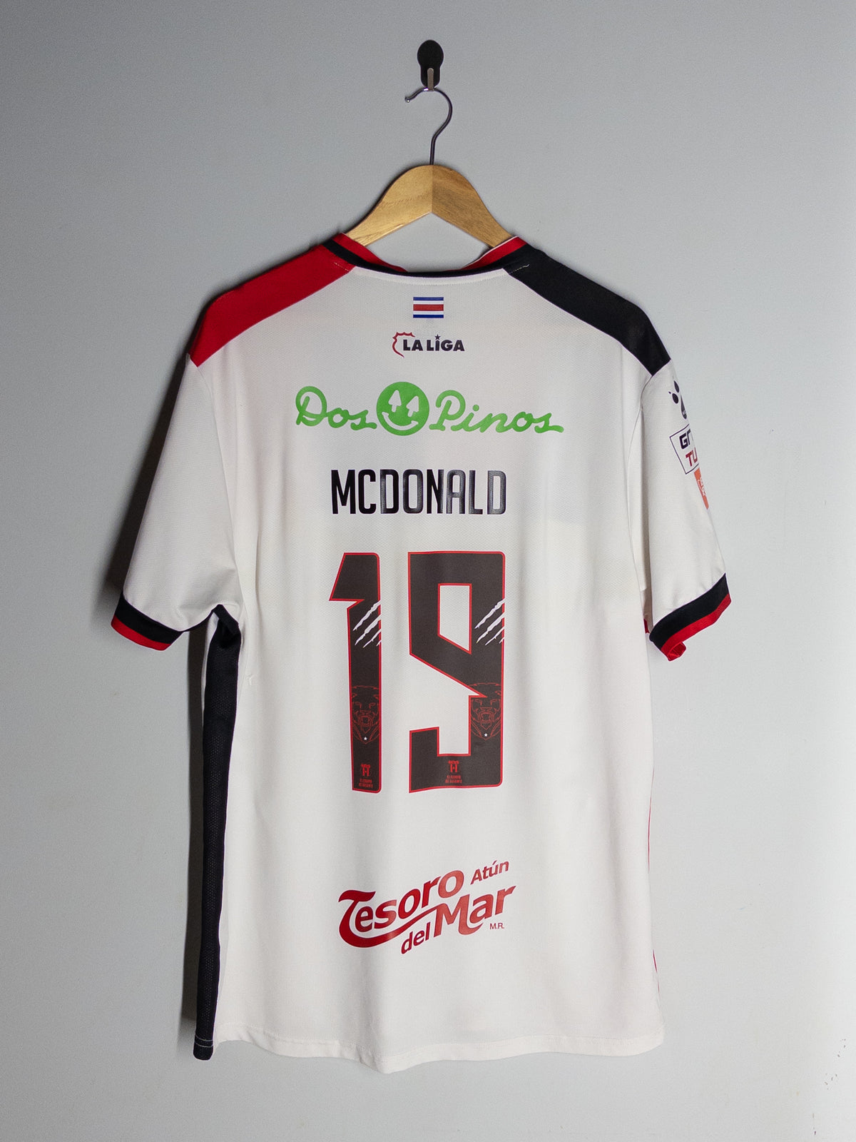 Dorsal de Jonathan McDonald en la camiseta de visita de Alajuelense Kelme 2018 original