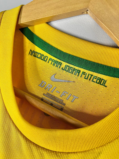 Camiseta local Brasil Neymar 2011 cuello