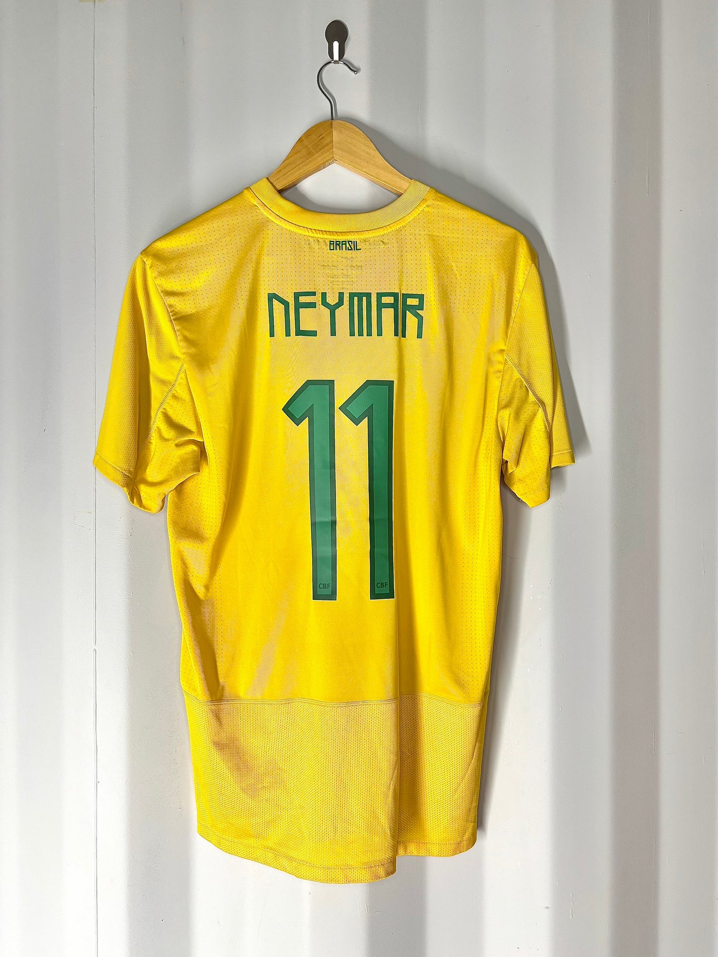 Camiseta local Brasil Neymar 2011 dorsal 