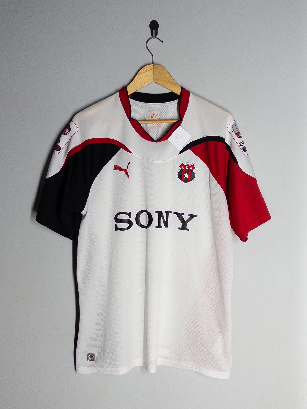 Frente de la camiseta de visita de Alajuelense Puma 2011 original