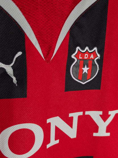 Escudo de Alajuelense en la camiseta local Puma 2010 original