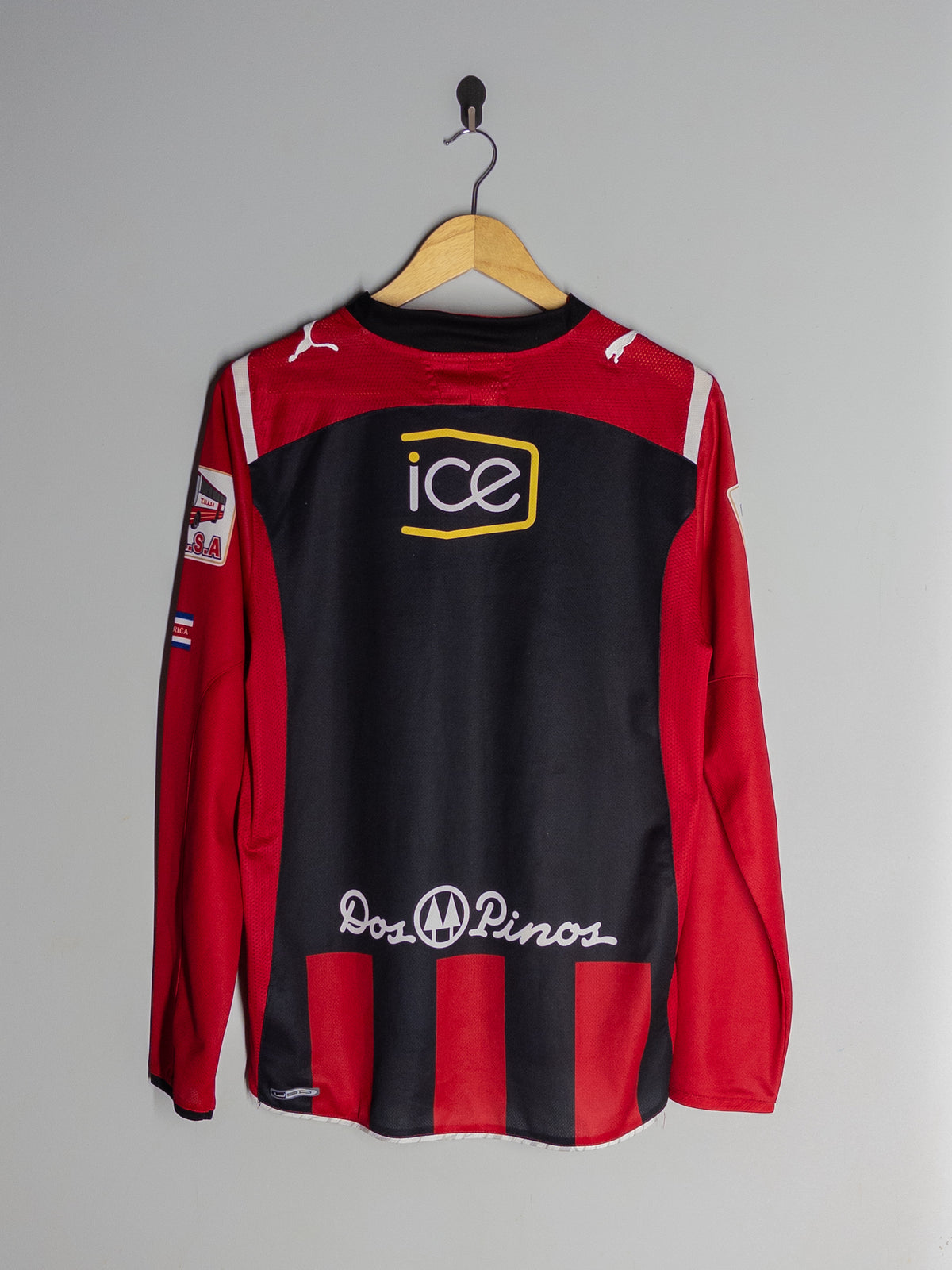 Espalda de la camiseta local manga larga de Alajuelense Puma 2010 original
