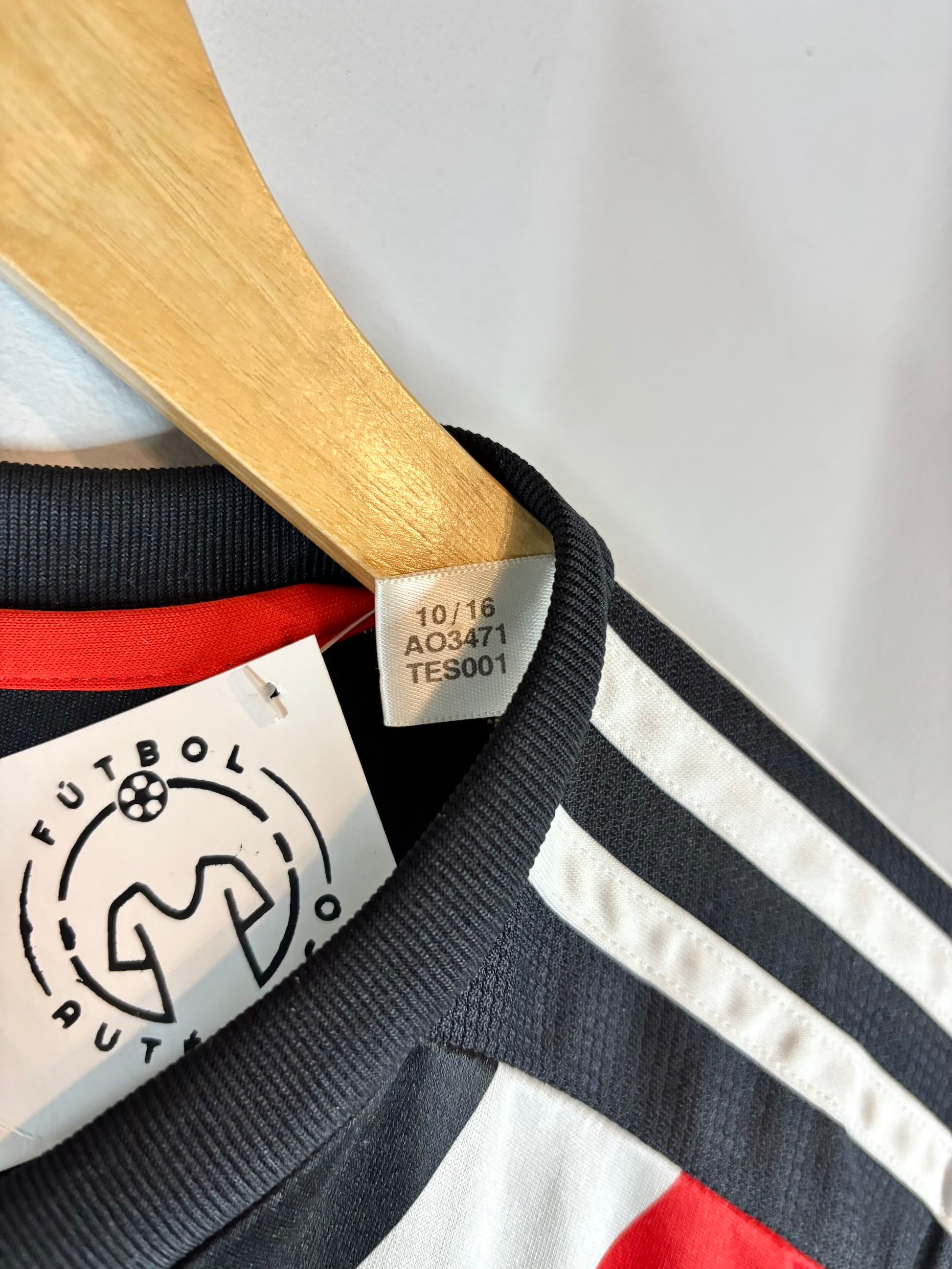 Camiseta River Plate 2016 cuarta equipación Adidas Ponzio tag