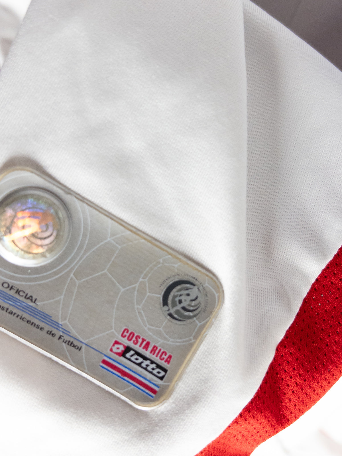 Detalle de la marca Lotto Italia en la camiseta de visita de Costa Rica 2007