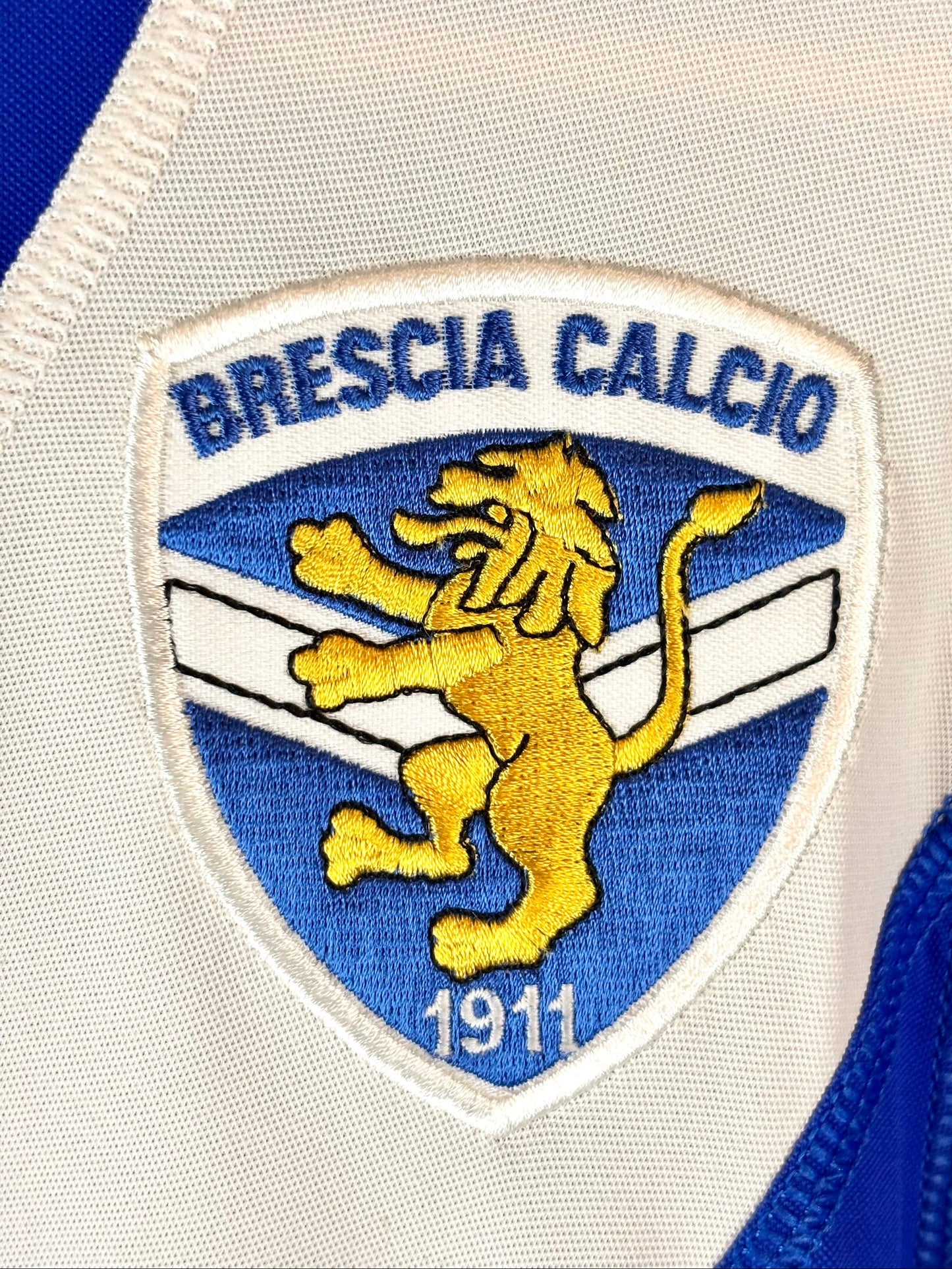 Brescia camiseta original Tuma Martínez Kappa frente logo