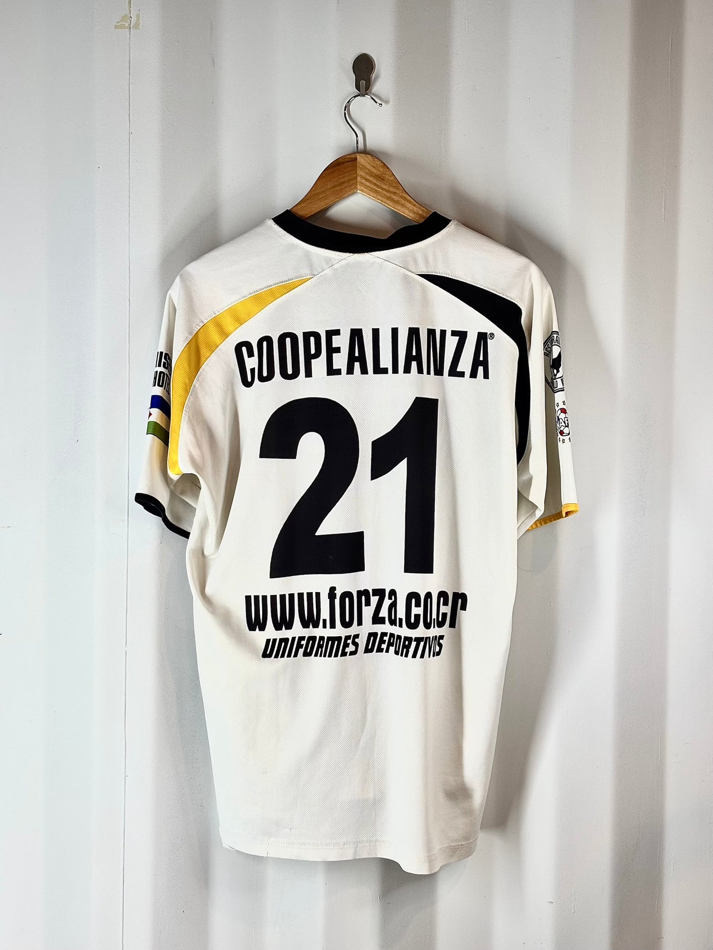 Camiseta de visitante del Municipal Liberia para la temporada 2006 marca Forza