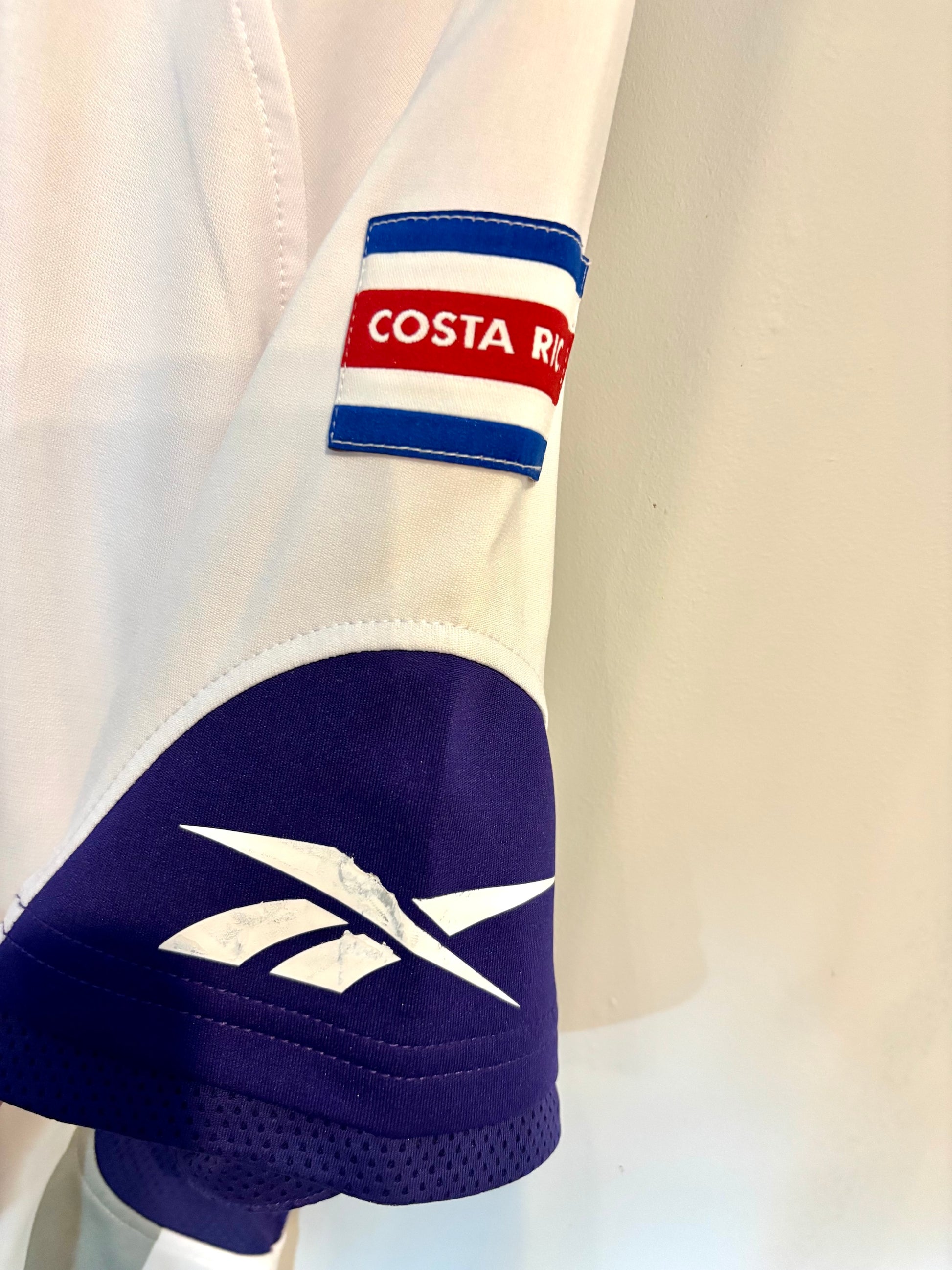 Camiseta de visita de Saprissa año 2010 Reebok detalle 